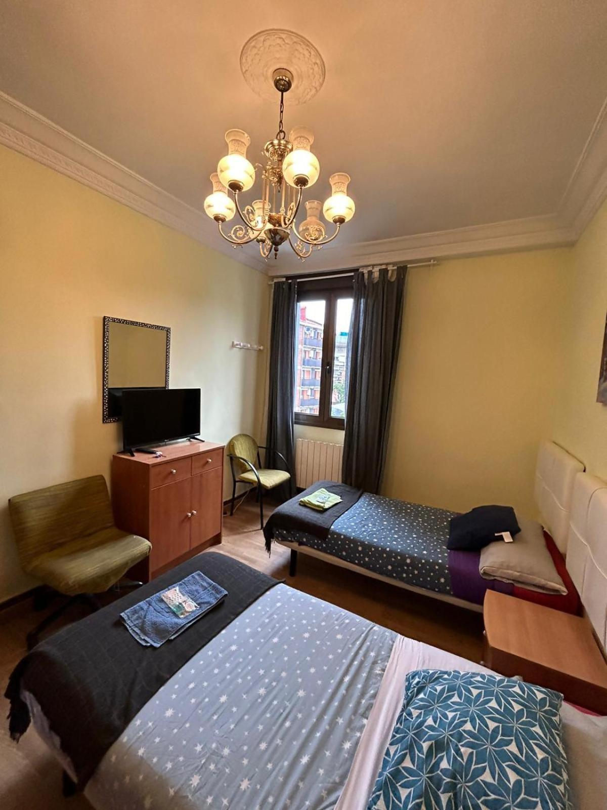 Fliphouse Rooms Pension Билбао Екстериор снимка