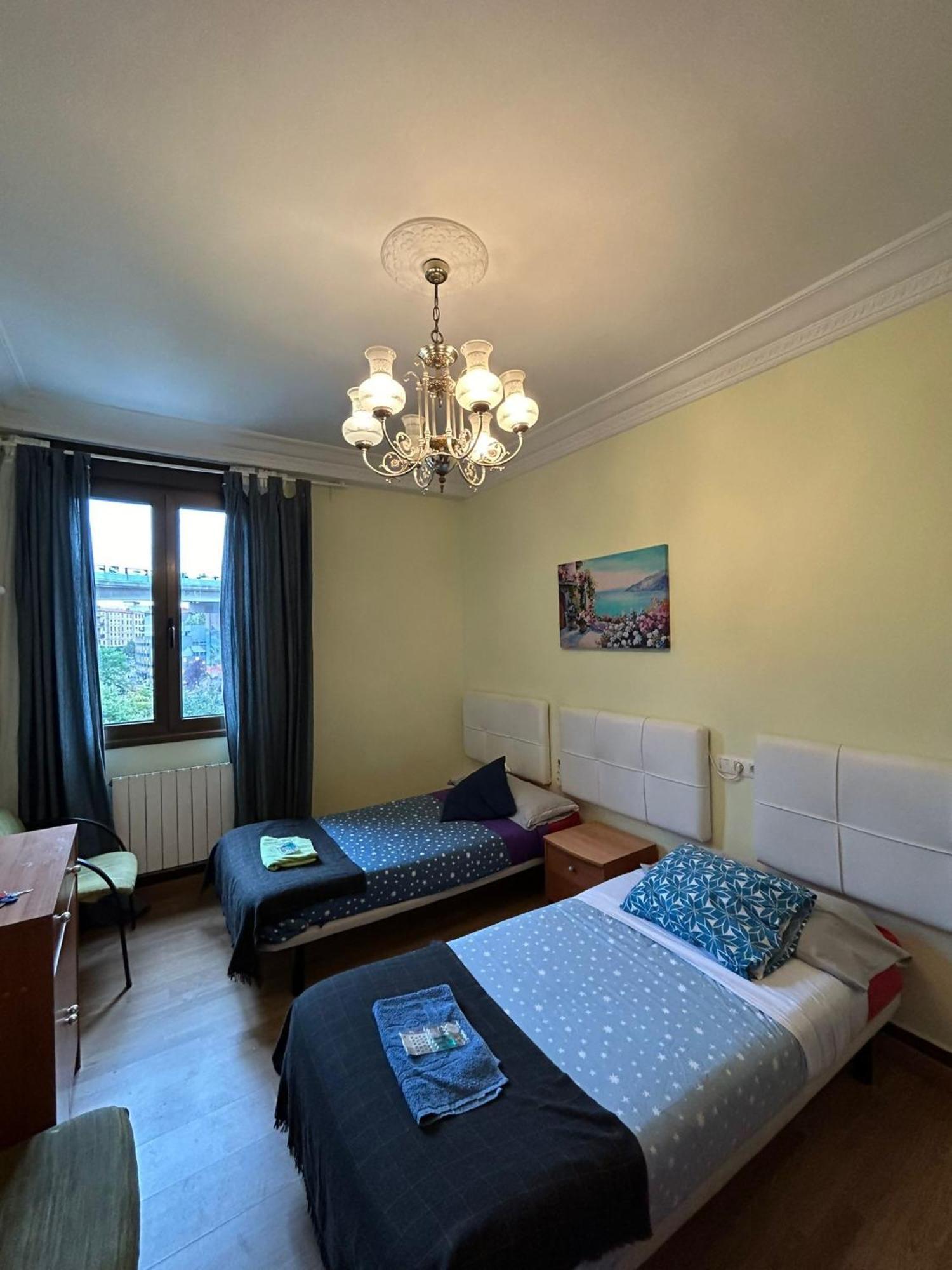 Fliphouse Rooms Pension Билбао Екстериор снимка